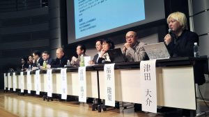 右端：津田大介氏（ジャーナリスト、インターネットユーザー協会代表理事）